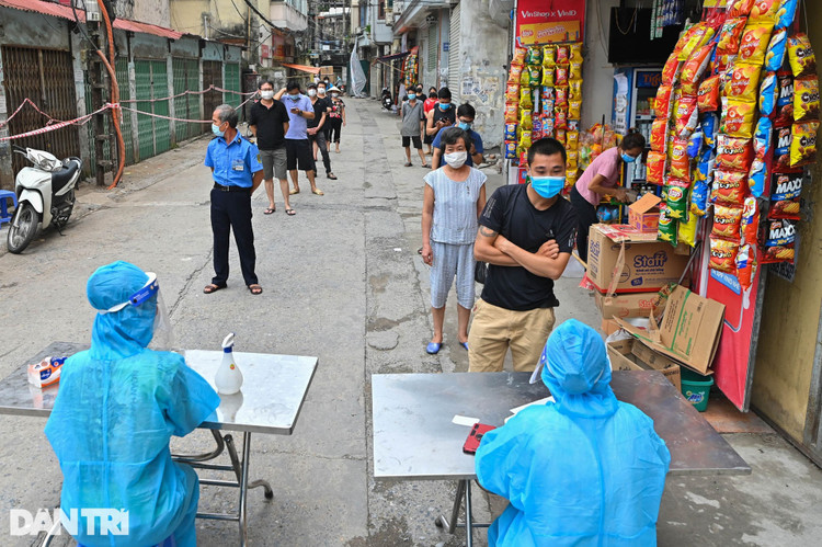 Hà Nội: Nhiều F0 tại Đống Đa được phát hiện qua xét nghiệm sàng lọc - 1