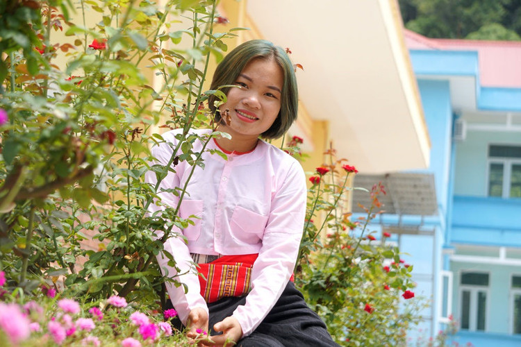 Tâm sự đầy nước mắt của nữ sinh dân tộc Thái mồ côi đạt 27,5 điểm - 3