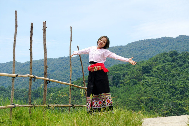 Tâm sự đầy nước mắt của nữ sinh dân tộc Thái mồ côi đạt 27,5 điểm - 2