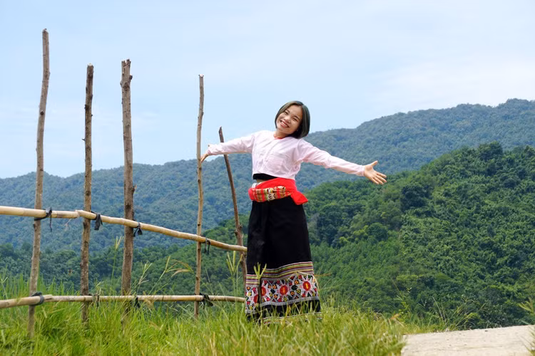 Tâm sự đầy nước mắt của nữ sinh dân tộc Thái mồ côi đạt 27,5 điểm - 2