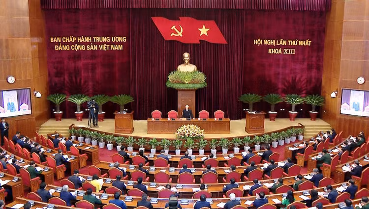 Ban Chấp hành Trung ương Đảng khóa XIII trong họp Hội nghị lần thứ nhất sáng 31/1, ngay sau khi bầu xong 200 ủy viên. Ảnh: Trung tâm Báo chí Đại hội XIII.