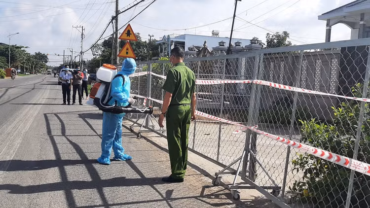 Tiền Giang&nbsp;thần tốc truy vết người tiếp xúc&nbsp; với 2 ca nghi mắc COVID-19 tại TP. Mỹ Tho ảnh 1