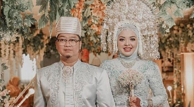 Ảnh cưới của vợ chồng Ihsan Adhlan Hakim và Putri Wahyuni. Ảnh: IDToday.