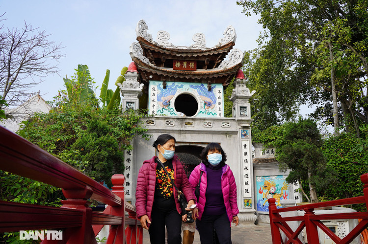 Người dân Hà Nội nô nức đi lễ đầu xuân Tân Sửu - 15