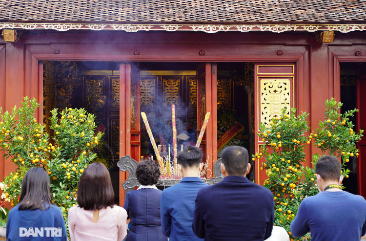 Người dân Hà Nội nô nức đi lễ đầu xuân Tân Sửu - 13