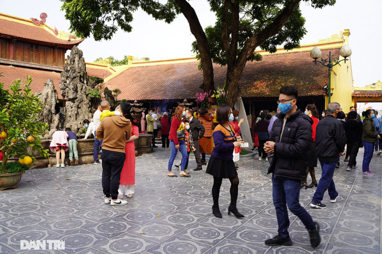 Người dân Hà Nội nô nức đi lễ đầu xuân Tân Sửu - 5
