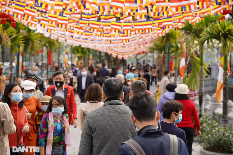 Người dân Hà Nội nô nức đi lễ đầu xuân Tân Sửu - 2