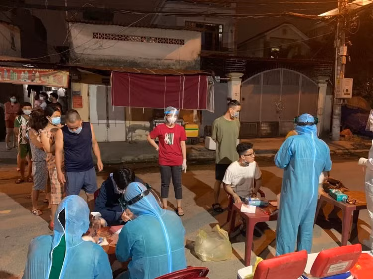 Thêm một trường hợp dương tính SARS-CoV-2 trong ổ dịch Tân Sơn Nhất - 2