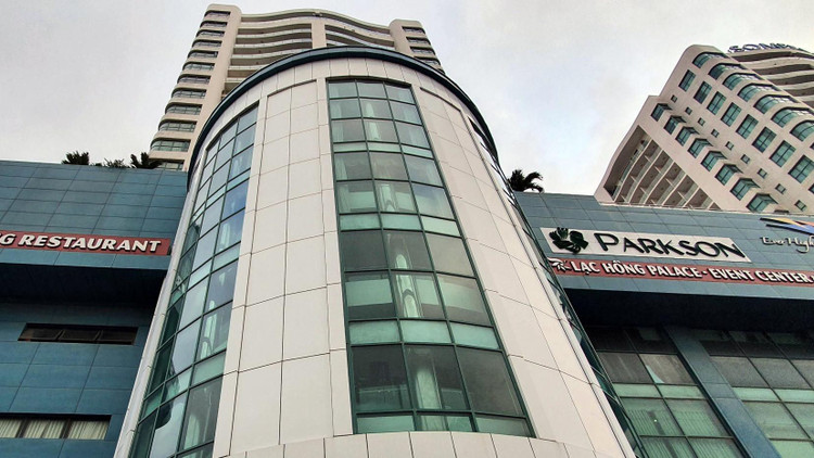 Khu chung cư TD Plaza do Công ty CP xây dựng Thùy Dương làm chủ đầu tư trên phố Lê Hồng Phong, TP Hải Phòng dù đưa vào sử dụng cả chục năm nay nhưng vẫn chưa có sổ hồng cho người mua nhà. Mua chung cư cao cấp TD Plaza sau 10 năm vẫn chưa có sổ hồng ảnh 1