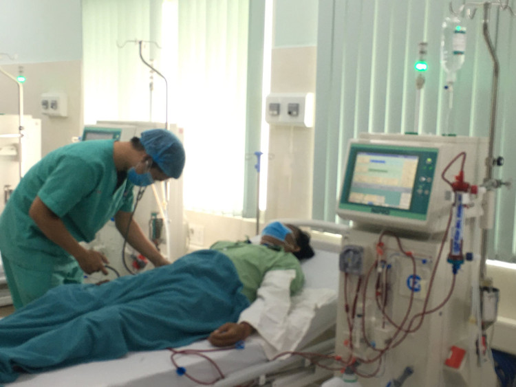 Xã hội không chỉ đối mặt với một mình bệnh Covid-19, nhiều trường hợp cấp cứu nội ngoại khoa cũng đang hiện hữu như sỏi mật, viêm ruột thừa, gãy xương, thai ngoài tử cung… hay thậm chí chạy thận nhân tạo định kỳ.