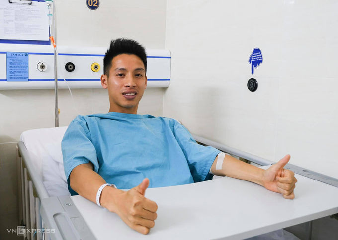 Đỗ Hùng Dũng đã lấy lại được tinh thần sau khi các bác sĩ sơ cứu, được đồng đội và người thân ở bên động viên.
