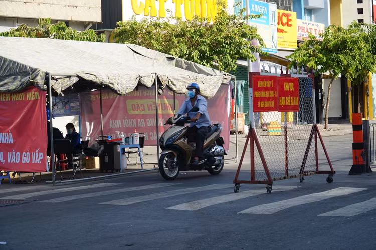 Câu chuyện về tinh thần của mỗi người dân, gồm sang chấn tâm lý, tổn thương kinh tế và hội chứng “cháy sạch”... cũng là điều đáng lo hậu Covid-19.