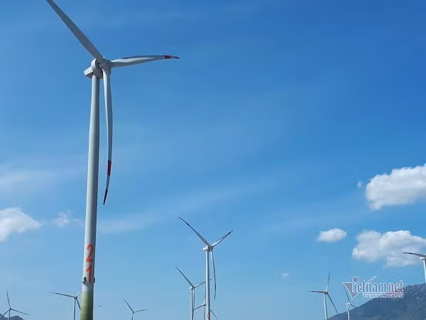 Đón nguồn điện trời vô tận, 'cơn đau đầu' của ông chủ nghìn tỷ