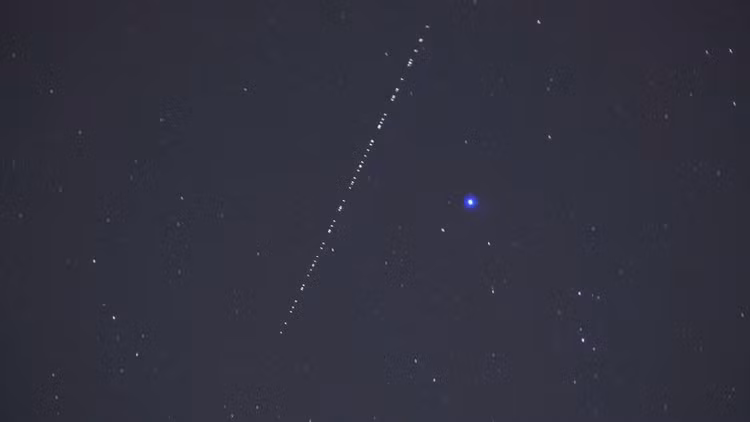 Internet vệ tinh của tỷ phú Elon Musk sẽ thương mại hóa vào tháng tới