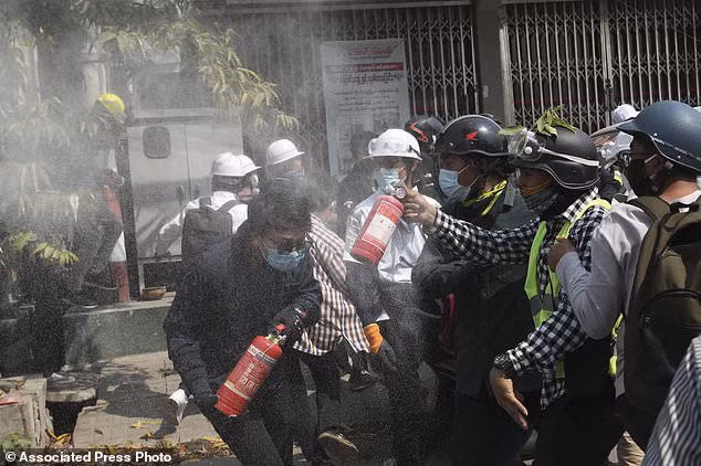 Myanmar: Cảnh sát nổ súng ở cố đô Bagan, chục nghìn người xuống đường ở Mandalay - ảnh 3