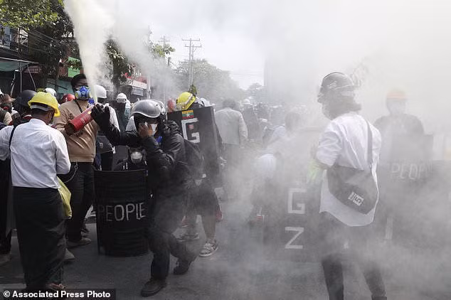 Myanmar: Cảnh sát nổ súng ở cố đô Bagan, chục nghìn người xuống đường ở Mandalay - ảnh 9