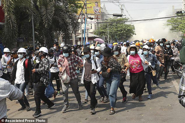 Myanmar: Cảnh sát nổ súng ở cố đô Bagan, chục nghìn người xuống đường ở Mandalay - ảnh 8