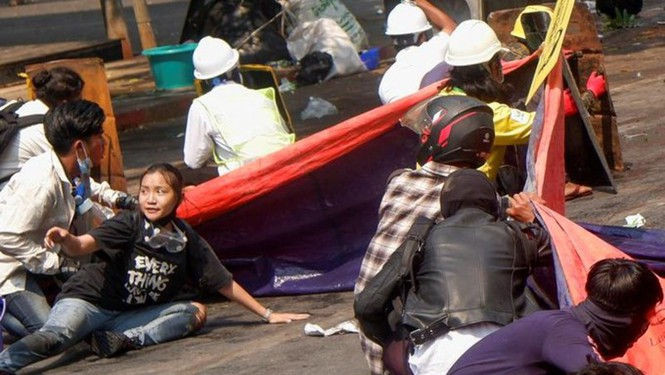 Chính quyền Myanmar khai quật mộ người biểu tình, hé lộ kết luận gây sốc - ảnh 1