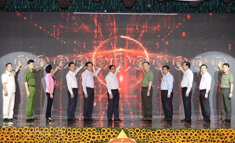 Can cuoc cong dan gan chip anh 1