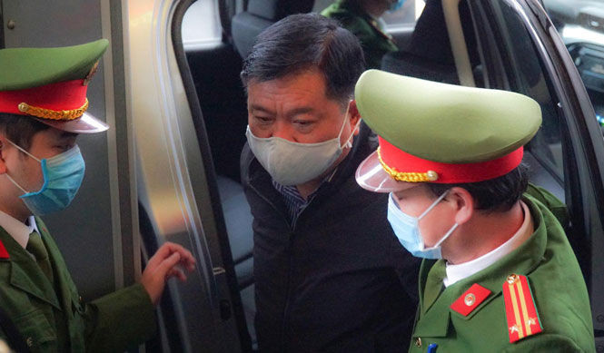 Hoãn phiên xét xử ông Đinh La Thăng trong vụ Ethanol Phú Thọ ảnh 1