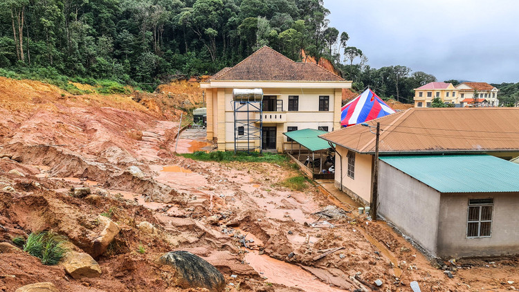 Sat lo uy hiep dan cu anh 6