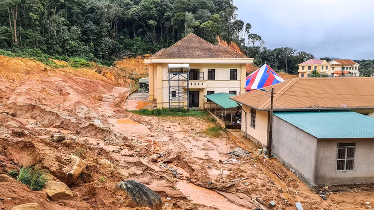 Sat lo uy hiep dan cu anh 6