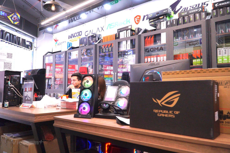 Nhiều mẫu laptop, card màn hình đang trong tình trạng cháy hàng, tăng giá cao. (Ảnh minh hoạ: Minh Hiếu/Vietnam+)