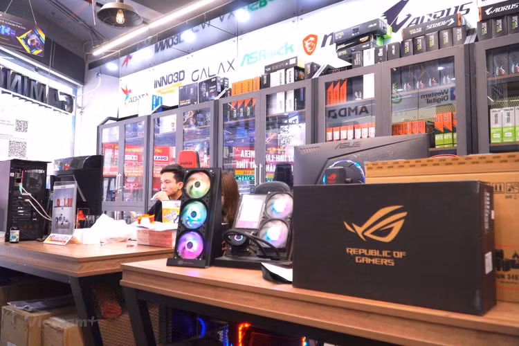 Nhiều mẫu laptop, card màn hình đang trong tình trạng cháy hàng, tăng giá cao. (Ảnh minh hoạ: Minh Hiếu/Vietnam+)