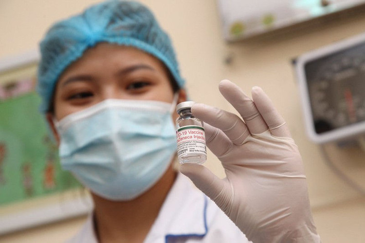 Tiem vac xin COVID-19 Benh vien E, cac diem: Ha Noi nen “chi vien” giu trat tu... de bac si lam chuyen mon-Hinh-3