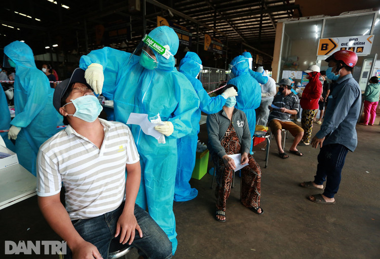 TPHCM ra chỉ thị khẩn về tăng cường giãn cách xã hội - 2