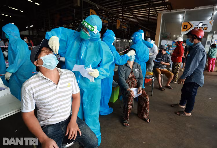 TPHCM ra chỉ thị khẩn về tăng cường giãn cách xã hội - 2