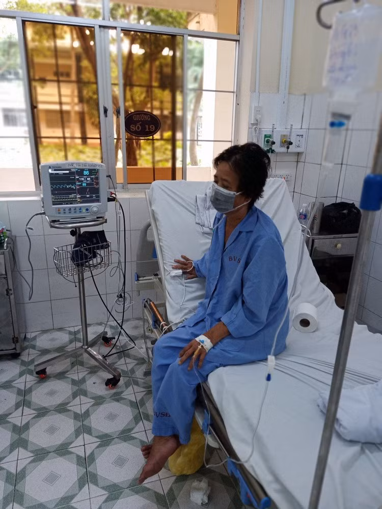 Mỗi một bệnh nhân Covid-19 khỏi bệnh và ra viện là một niềm hạnh phúc vô bờ bến đối với lực lượng y bác sĩ nơi tuyến đầu.