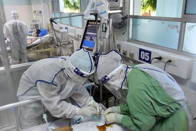 Cán bộ y tế tuyến đầu tử vong khi chống dịch có được công nhận là liệt sĩ? - 1