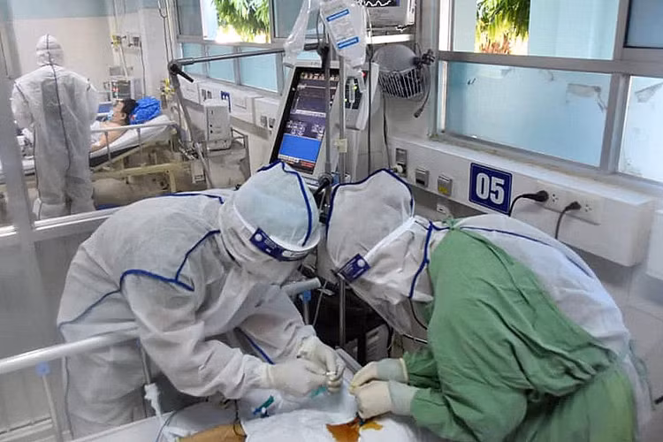 Cán bộ y tế tuyến đầu tử vong khi chống dịch có được công nhận là liệt sĩ? - 1