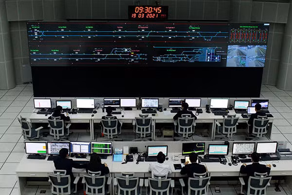 Phó Chủ tịch Hà Nội mua vé, đi thử tàu Cát Linh - Hà Đông