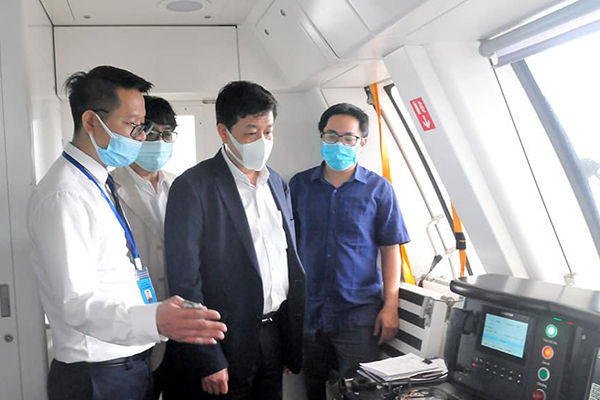 Phó Chủ tịch Hà Nội mua vé, đi thử tàu Cát Linh - Hà Đông