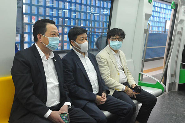 Phó Chủ tịch Hà Nội mua vé, đi thử tàu Cát Linh - Hà Đông