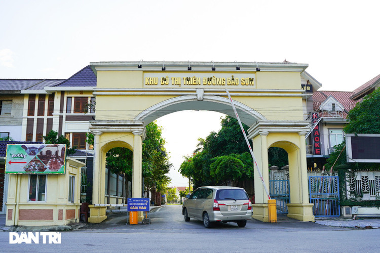 Cận cảnh hàng loạt khu biệt thự bỏ hoang nhiều năm ở ngoại thành Hà Nội - 9