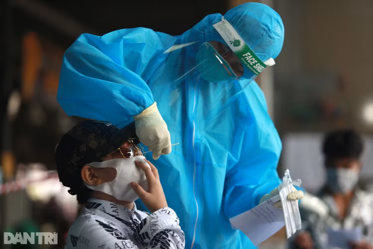 Chủ tịch TPHCM: Có thể mất hàng tháng để kiểm soát dịch bệnh - 4