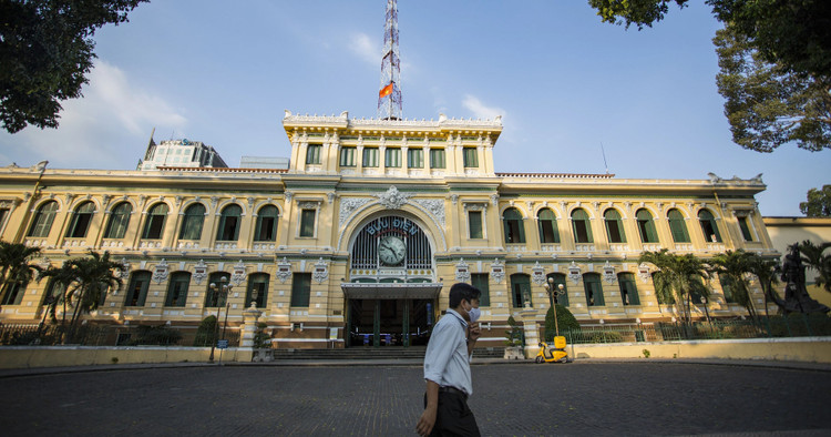 Chủ tịch TPHCM: Có thể mất hàng tháng để kiểm soát dịch bệnh - 1