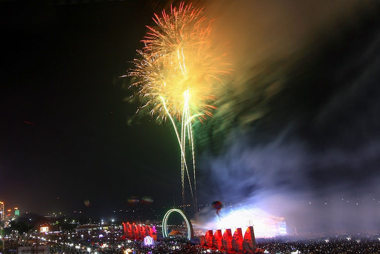 Nhiều tỉnh đồng loạt dừng bắn pháo hoa đêm giao thừa - 2
