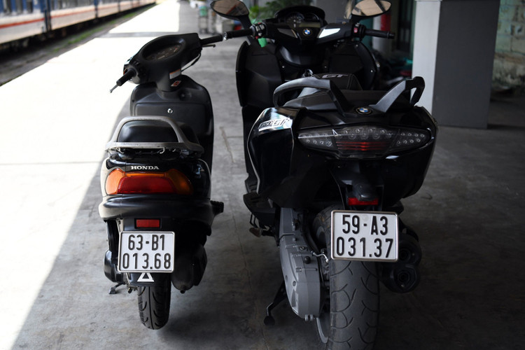 Nhiều cuộc gọi lạ xin CSGT bỏ qua cho siêu mô tô BMW không rõ nguồn gốc - 1