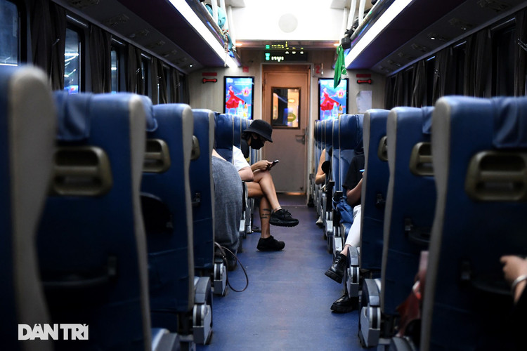 Vắng lặng ở Ga Hà Nội ngày chạy lại đôi tàu khách Thống nhất SE3/SE4 - 14