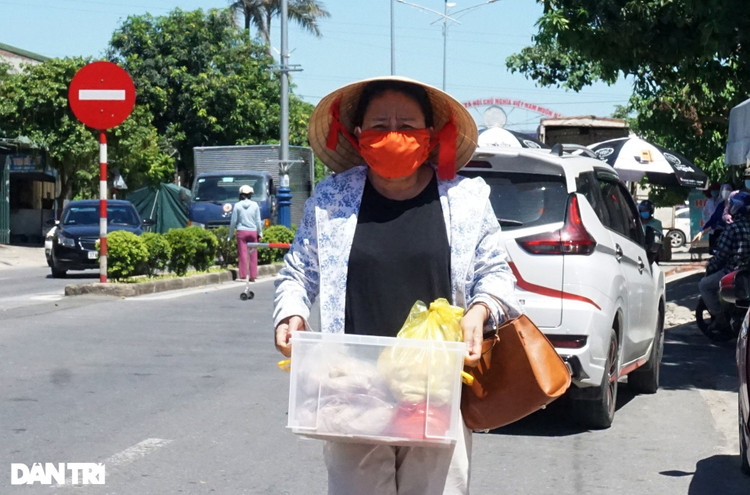 Ngày đầu TP Vinh cách ly: Bản hợp đồng tiền tỷ được ký tại chốt kiểm dịch - 12