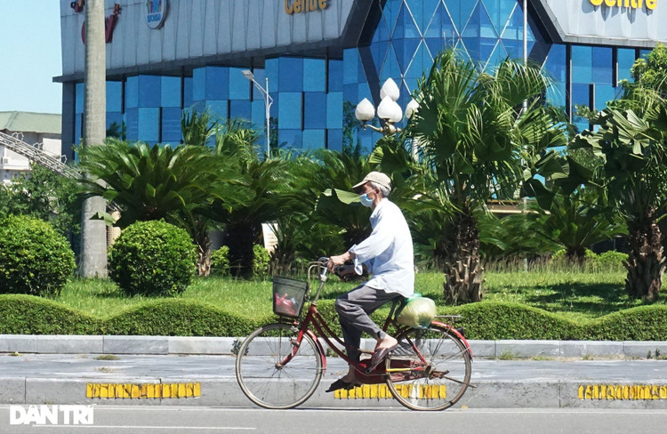 Ngày đầu TP Vinh cách ly: Bản hợp đồng tiền tỷ được ký tại chốt kiểm dịch - 3