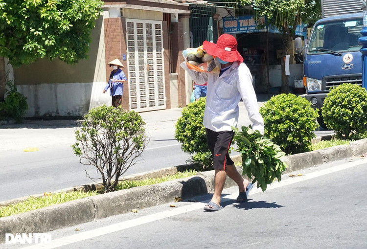 Ngày đầu TP Vinh cách ly: Bản hợp đồng tiền tỷ được ký tại chốt kiểm dịch - 11