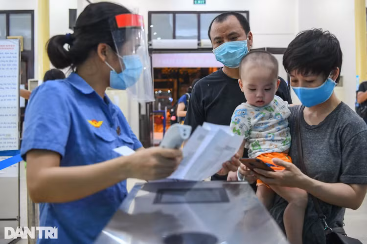 Vắng lặng ở Ga Hà Nội ngày chạy lại đôi tàu khách Thống nhất SE3/SE4 - 3