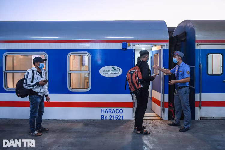 Vắng lặng ở Ga Hà Nội ngày chạy lại đôi tàu khách Thống nhất SE3/SE4 - 10