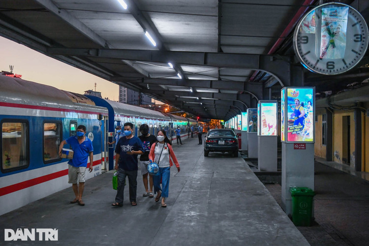 Vắng lặng ở Ga Hà Nội ngày chạy lại đôi tàu khách Thống nhất SE3/SE4 - 2