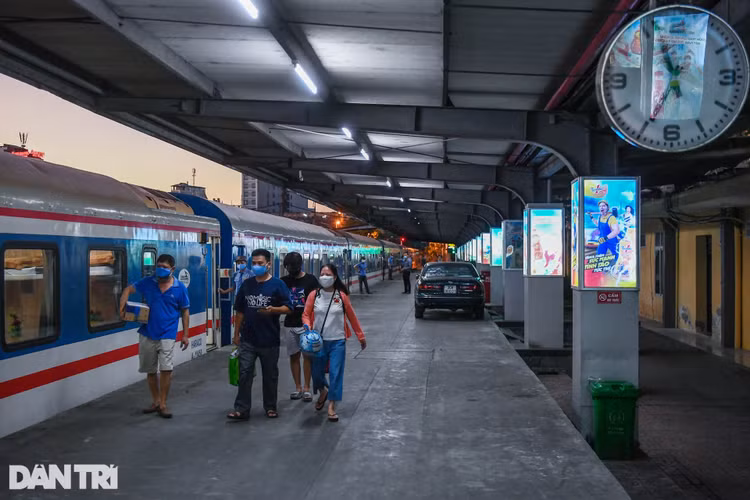 Vắng lặng ở Ga Hà Nội ngày chạy lại đôi tàu khách Thống nhất SE3/SE4 - 2